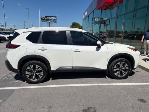 White 2022 Nissan Rogue SV