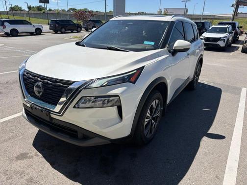 White 2022 Nissan Rogue SV