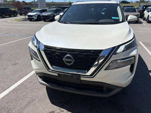 White 2022 Nissan Rogue SV