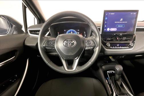 Pearl 2025 Toyota Corolla SE