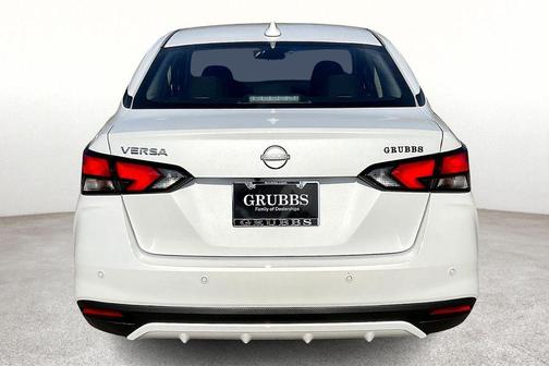Aspen White 2025 Nissan Versa 1.6 SV