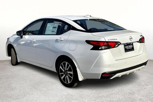 Aspen White 2025 Nissan Versa 1.6 SV