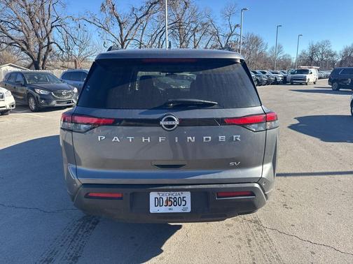 2024 Nissan Pathfinder SV