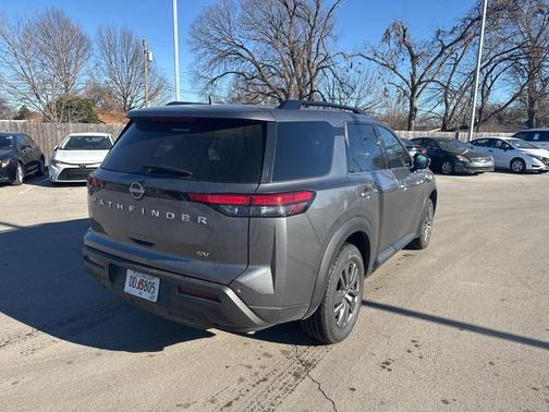 2024 Nissan Pathfinder SV