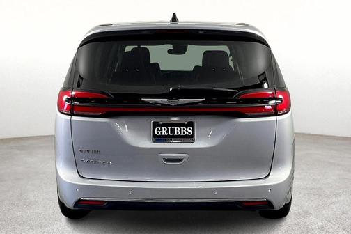 2024 Chrysler Pacifica Touring-L