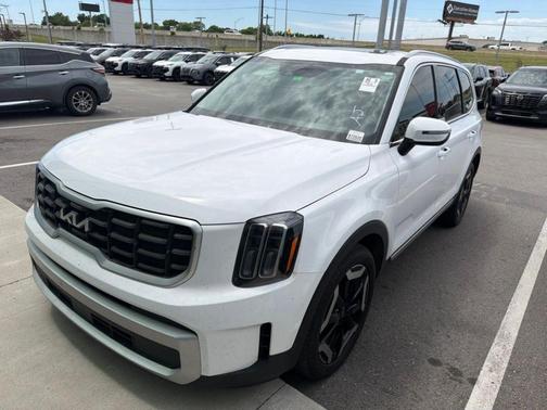 Glacial White Pearl 2024 Kia Telluride S