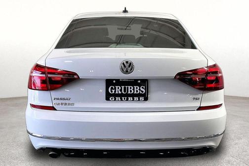 Pure White 2018 Volkswagen Passat 2.0T R-Line