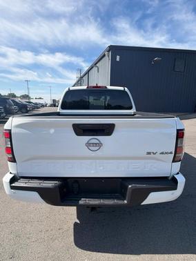 Glacier White 2024 Nissan Frontier SV