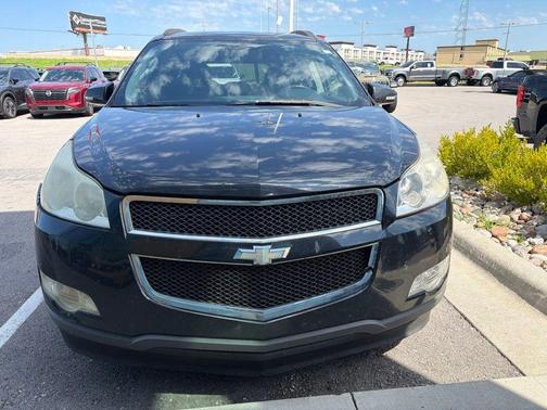 Black Granite Metallic 2011 Chevrolet Traverse 2LT