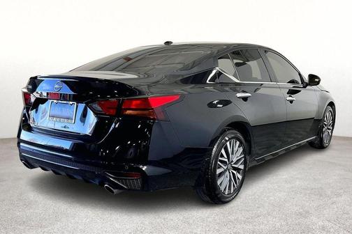Super Black Clearcoat 2025 Nissan Altima SV