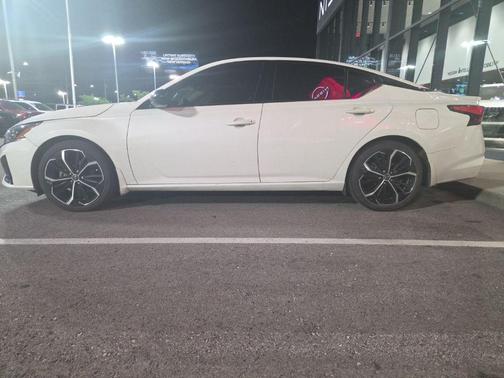 White 2023 Nissan Altima 2.5 SR