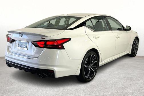 White 2023 Nissan Altima 2.5 SR