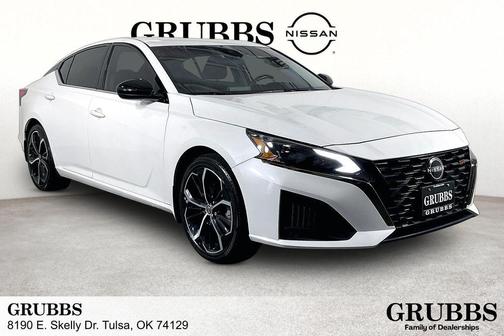 White 2023 Nissan Altima 2.5 SR