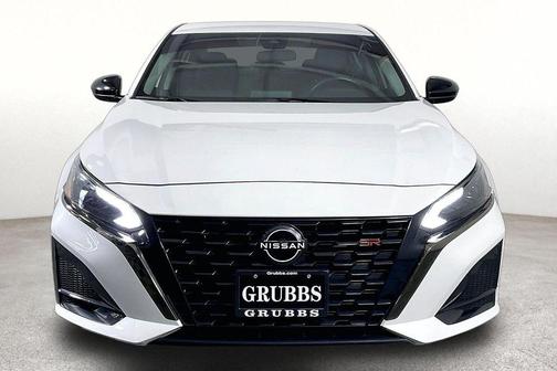 White 2023 Nissan Altima 2.5 SR