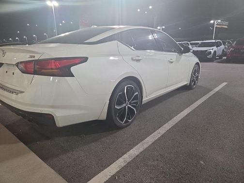 White 2023 Nissan Altima 2.5 SR
