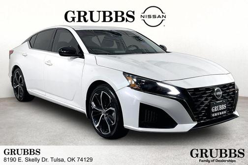 White 2023 Nissan Altima 2.5 SR