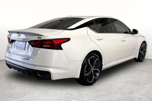 White 2023 Nissan Altima 2.5 SR