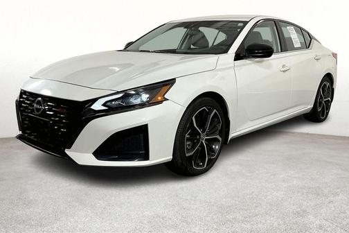 White 2023 Nissan Altima 2.5 SR