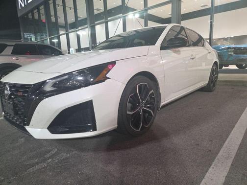 White 2023 Nissan Altima 2.5 SR