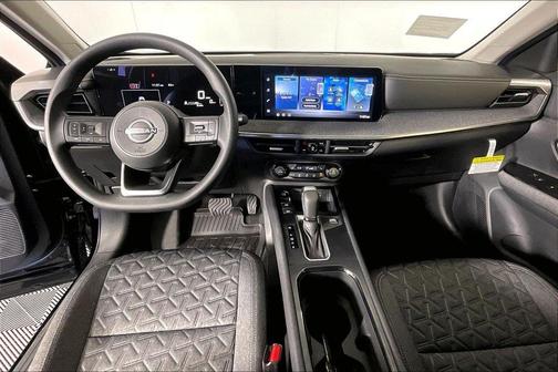 Super Black 2027 Nissan Kicks SV