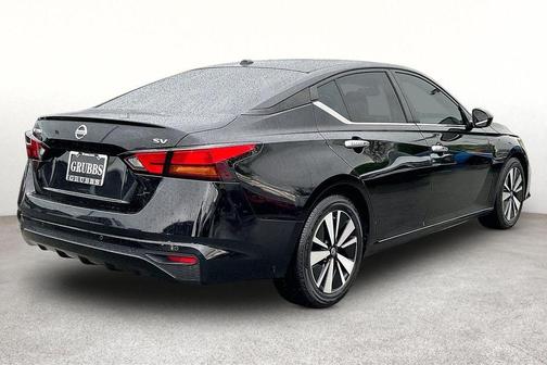Black 2022 Nissan Altima 2.5 SV