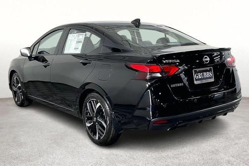 2025 Nissan Versa 1.6 SR