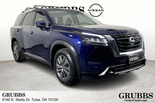 2022 Nissan Pathfinder SV