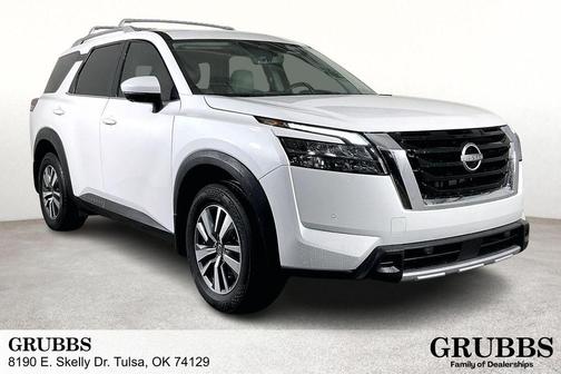 2025 Nissan Pathfinder SL