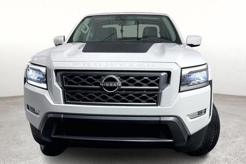 2024 Nissan Frontier SL