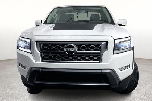 2024 Nissan Frontier SL
