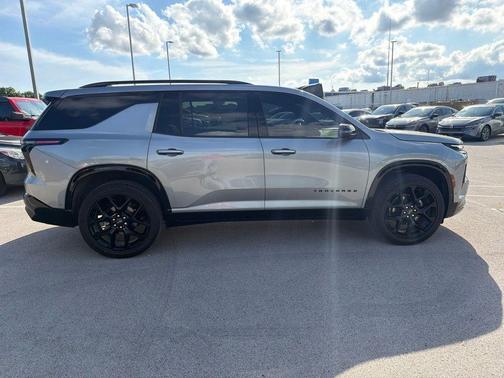 Sterling Gray Metallic 2024 Chevrolet Traverse RS