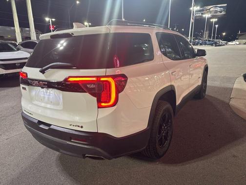 2023 GMC Acadia AT4