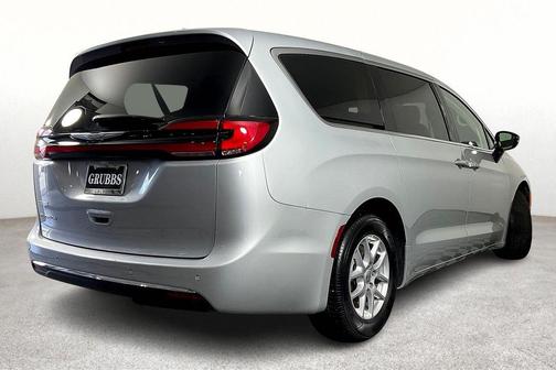 2024 Chrysler Pacifica Touring-L