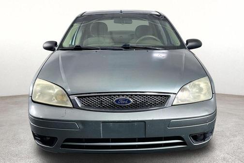 Green 2005 Ford Focus ZX4