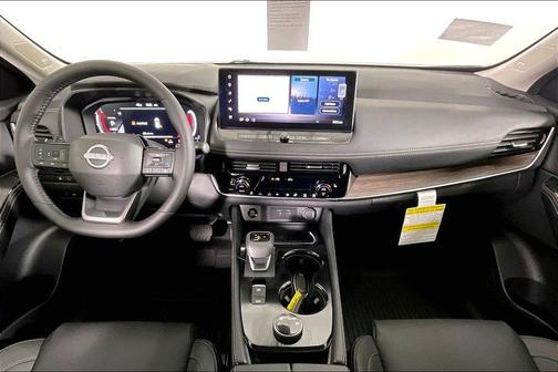 Everest White P 2026 Nissan Rogue Platinum