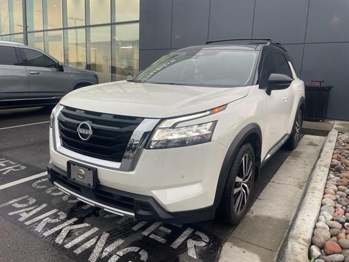 2 Tone White / Black Roof 2023 Nissan Pathfinder Platinum