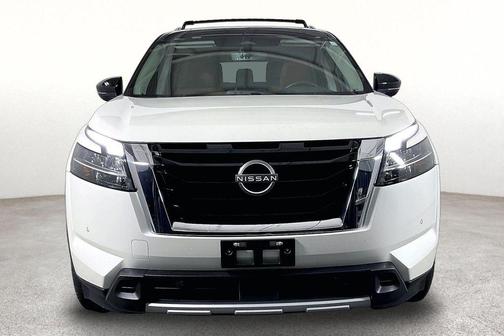 2 Tone White / Black Roof 2023 Nissan Pathfinder Platinum