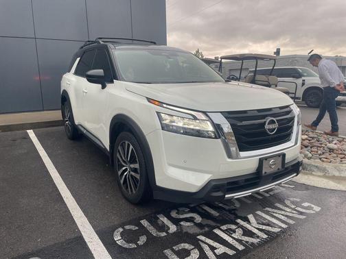 2 Tone White / Black Roof 2023 Nissan Pathfinder Platinum