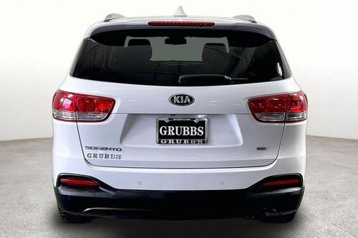Snow White Pearl 2016 Kia Sorento LX