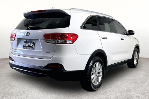 Snow White Pearl 2016 Kia Sorento LX