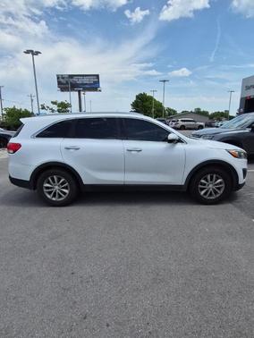 Snow White Pearl 2016 Kia Sorento LX