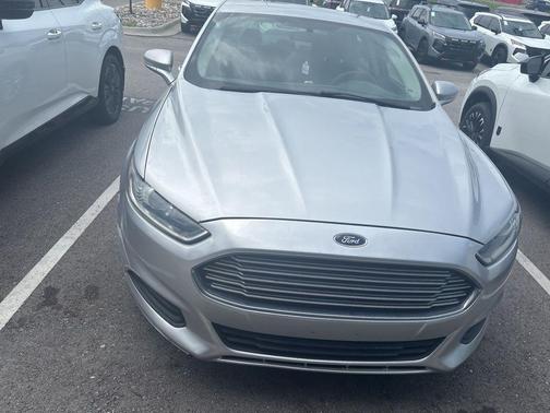 Silver 2013 Ford Fusion SE