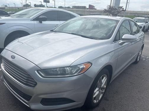 Silver 2013 Ford Fusion SE
