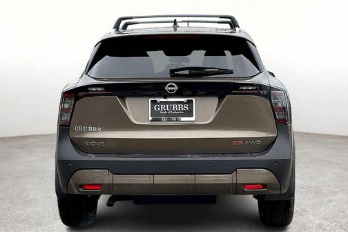 2025 Nissan Kicks SR