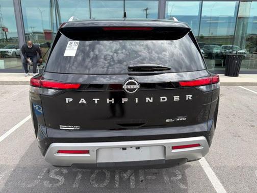 Black 2022 Nissan Pathfinder SL