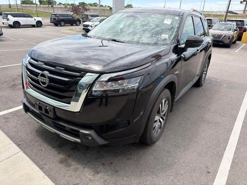 Black 2022 Nissan Pathfinder SL