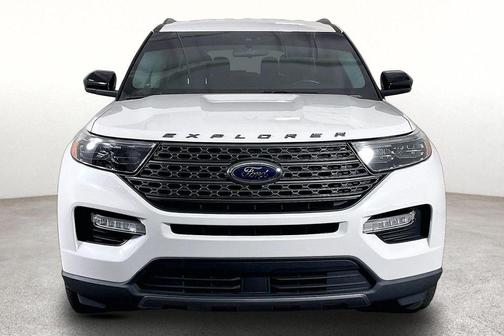 White Metallic 2022 Ford Explorer XLT
