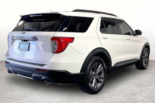 White Metallic 2022 Ford Explorer XLT