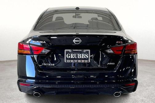 Super Black Clearcoat 2026 Nissan Altima 2.5 SR