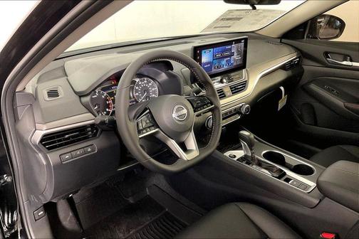 Super Black Clearcoat 2026 Nissan Altima SR